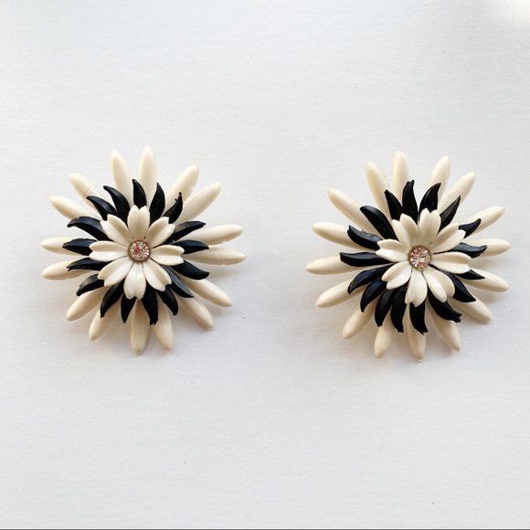 Floral Earrings || Black & White Floral Statement - Picture 4 of 5